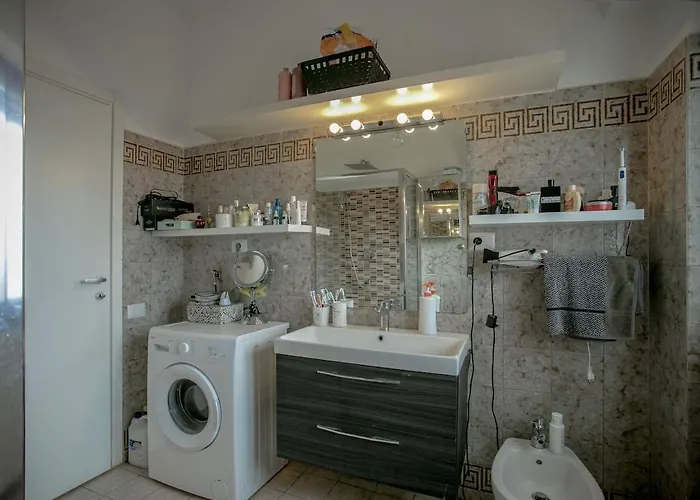 Bright Three-room Near Downtown Apartamento *