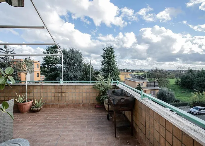 Bright Three-room Near Downtown